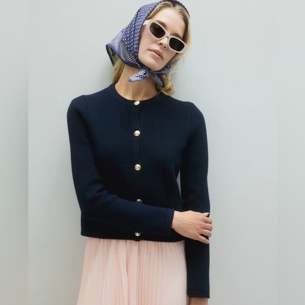 ✨🌸LA VILA Milano XS Gold-Button Sweat Sweater – Soft & Comfy✨🌸